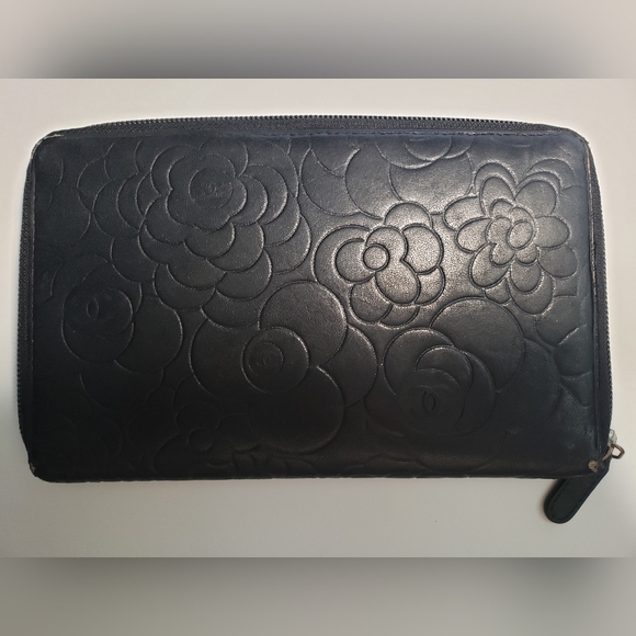 Chanel Black Camellia Embossed Zipped Wallet - Picture 2 of 16